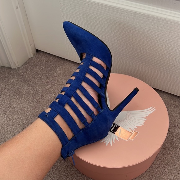 Beautiful guess heels - Picture 3 of 8